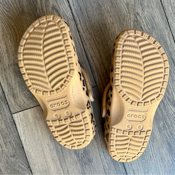 Crocs Leopard Print Clogs - Picture 5 of 5